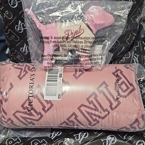 PINK By Victoria's Secret Mini Dog & Cozy Logo Blanket SET NEW MSRP $86 - Picture 7 of 8